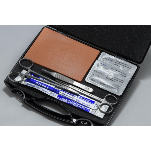 Komplet za usposabljanje za šivanje s srednjo petplastno podlogo za šivanje RealSuture brez žil